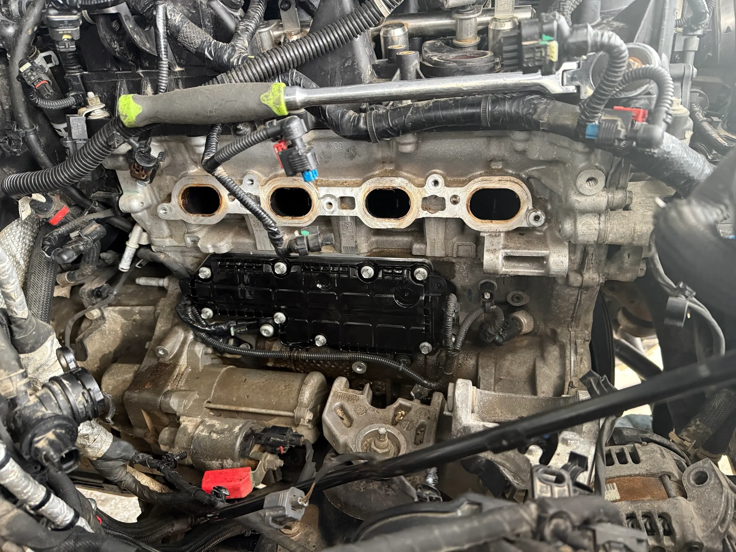 Car engine with exposed intake manifold